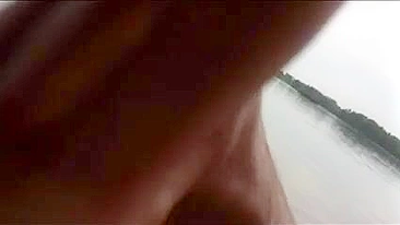 Esposa Madura Safada Curtindo Boquete na Praia!