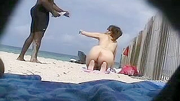 Câmera de Praia Secreta Flagra Mulher Nua e Ousada se Exibindo