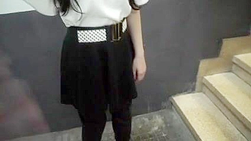 Namorada Safada Chupando Gostoso e Levando Gozada na Cara no Estacionamento!