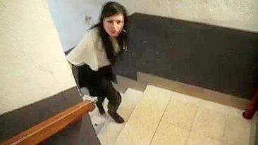 Namorada Safada Chupando Gostoso e Levando Gozada na Cara no Estacionamento!