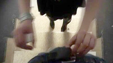 Namorada Safada Chupando Gostoso e Levando Gozada na Cara no Estacionamento!