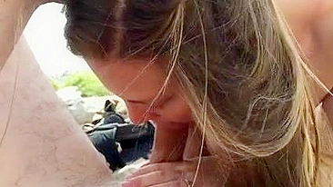 Sexo Oral Incrível na Praia com a Esposinha