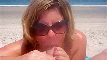 Mãe Nudista Sensacional na Praia Chupa Marido Até Gozar no Rosto Dela