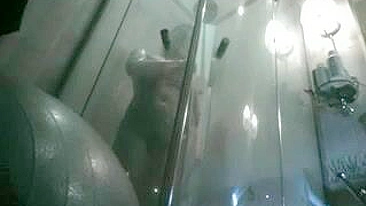 Filmando Escondido o Corpo Nu Dela no Banho Quente