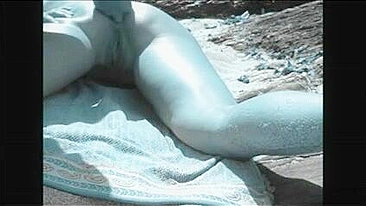 Voyeur filma esposa nudista dedada e enrabada