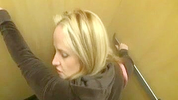 Sexo Voyeur em Banheiro Público com Mulher Tarada Demais