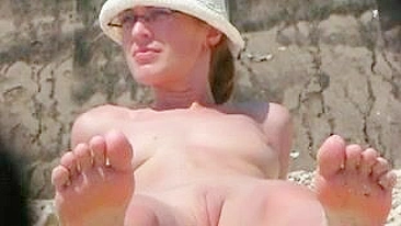 Buceta Depilada Nua na Praia, Que Delícia de Voyeur!