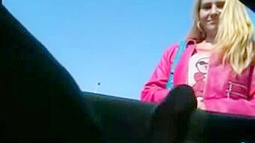 Cara sortudo ganha punheta grátis de mulher generosa