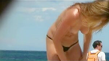 Garota Amadora Sexy Pelada na Praia