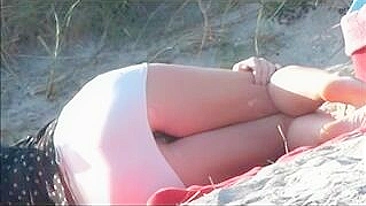 Sexy, Quente e Secreto! Buceta Nua Filmada de Surpresa na Praia!