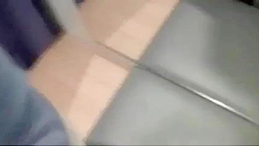 Exibicionista Dá Boquete no Provador do Shopping