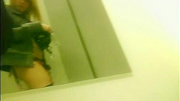 Câmera no Provador: Loira Sexy se Despindo