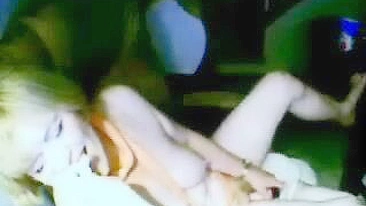 Vídeo Escondido de Mulher Madura se Masturbando Safada