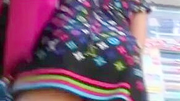 Pernas Gostosas de Latina em Upskirt Voyeur Candid