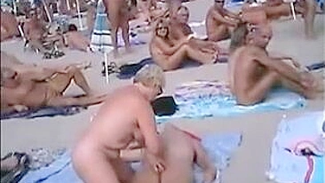 Casais nus e sexy curtindo sol quente em público!