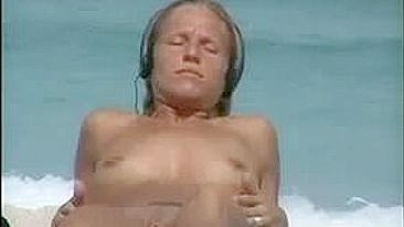 Câmera Pervertida na Praia Filma Gatas Nuas