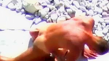 Vídeo caçador de praia nua: loira casada fazendo oral