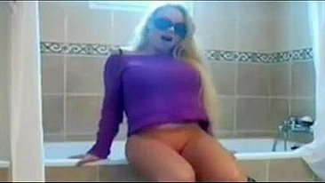 Loira branca gostosa goza forte sem tocar, explosão total!