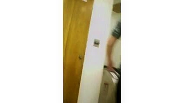 Loira Gostosa com Calça Apertada Mostrando Bunda Perfeita