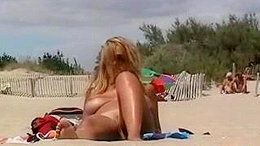 Peitos Naturais Grandes Incríveis Pegos na Praia com Câmera Voyeur