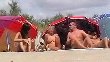 Peitos Naturais Grandes Incríveis Pegos na Praia com Câmera Voyeur