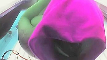 Mulher Delicada Tomando Sol Filmada, Profanando Sua Nudez