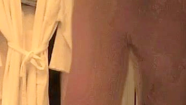 Gata Sensual Se Despindo em Particular, Flagrada por Câmera Escondida