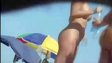Vídeo voyeur real de turistas nuas na praia