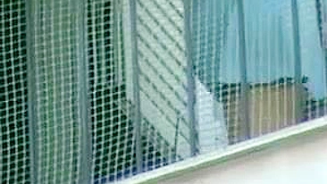 Vídeo Arriscado de Voyeur em Baixo da Saia da Vizinha Danada!