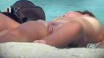 Vídeo Espião de Mulheres Peladas na Praia de Nudismo