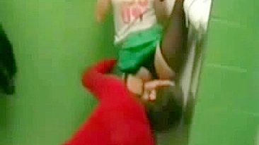 Casal Hipster Amador Fodendo com Tesão em Lugar Público