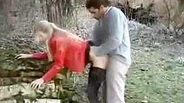 Casal filmado por amigo transando na mata