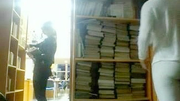 Garota nua sexy enlouquece na biblioteca pública!