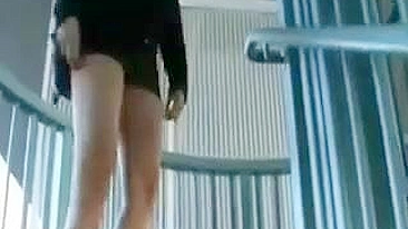 Amadora Flagra Buceta Peluda em Plena Luz do Dia