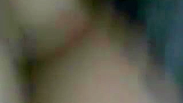 Amadora Flagra Buceta Peluda em Plena Luz do Dia