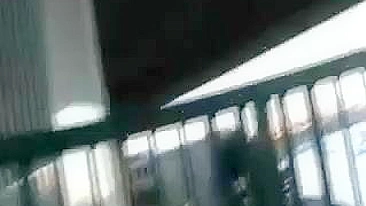 Amadora Flagra Buceta Peluda em Plena Luz do Dia