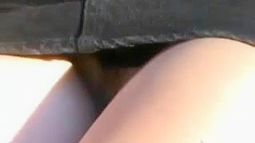 Amadora Flagra Buceta Peluda em Plena Luz do Dia