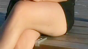 Amadora Flagra Buceta Peluda em Plena Luz do Dia