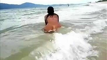 Bunda grande de latina nua filmada na praia