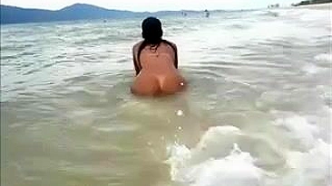 Bunda grande de latina nua filmada na praia