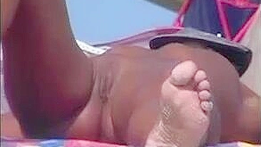 Vídeo sexy de praia com bucetas à mostra
