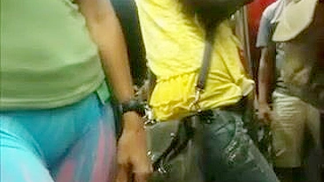 Filmando às Escondidas uma Gata com Bunda Apertada