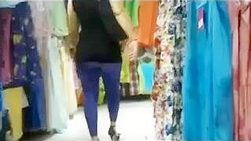 Bunda Sexy Flagrada de Escondidas no Shopping com Calça de Yoga