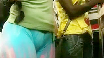 Vídeo Candidato: Dona com Bunda Apertadinha Espiada na Câmera