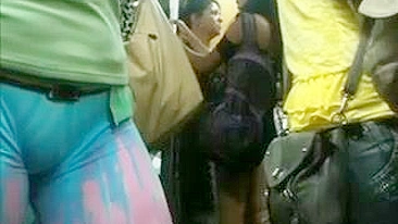 Vídeo Espião de Mulher com Bunda Gostosa Apertadinha