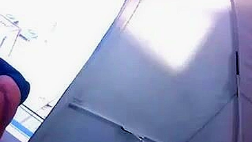 Vídeo upskirt grego de garota gostosa espionada debaixo da saia