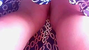 Vídeo upskirt grego de garota gostosa espionada debaixo da saia