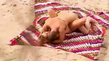 Vídeo XXX na Praia: Casal Pego Transando pela Câmera Voyeur
