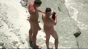 Casal Sexy Pego Transando por Câmera Voyeur na Praia