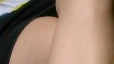 Vídeo Exibicionista: Garota Sexy Mostrando a Buceta num Bar